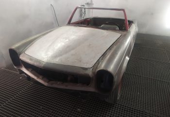 Auto před novým lakem