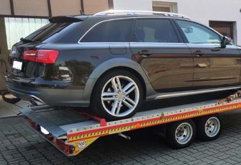 Vozidlo Audi při převozu